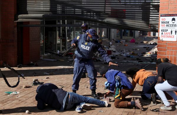 Afrique du Sud: émeutes suite à l'arrestation de Jacob Zuma

 - Sputnik Afrique