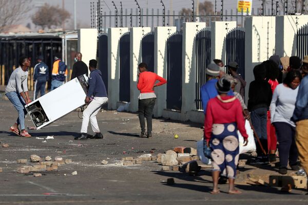 Afrique du Sud: émeutes suite à l'arrestation de Jacob Zuma

 - Sputnik Afrique