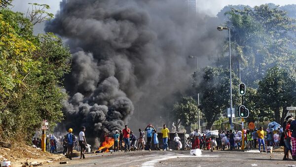 Les incendies criminels et les pillages. Durban, Afrique du Sud - Sputnik Afrique