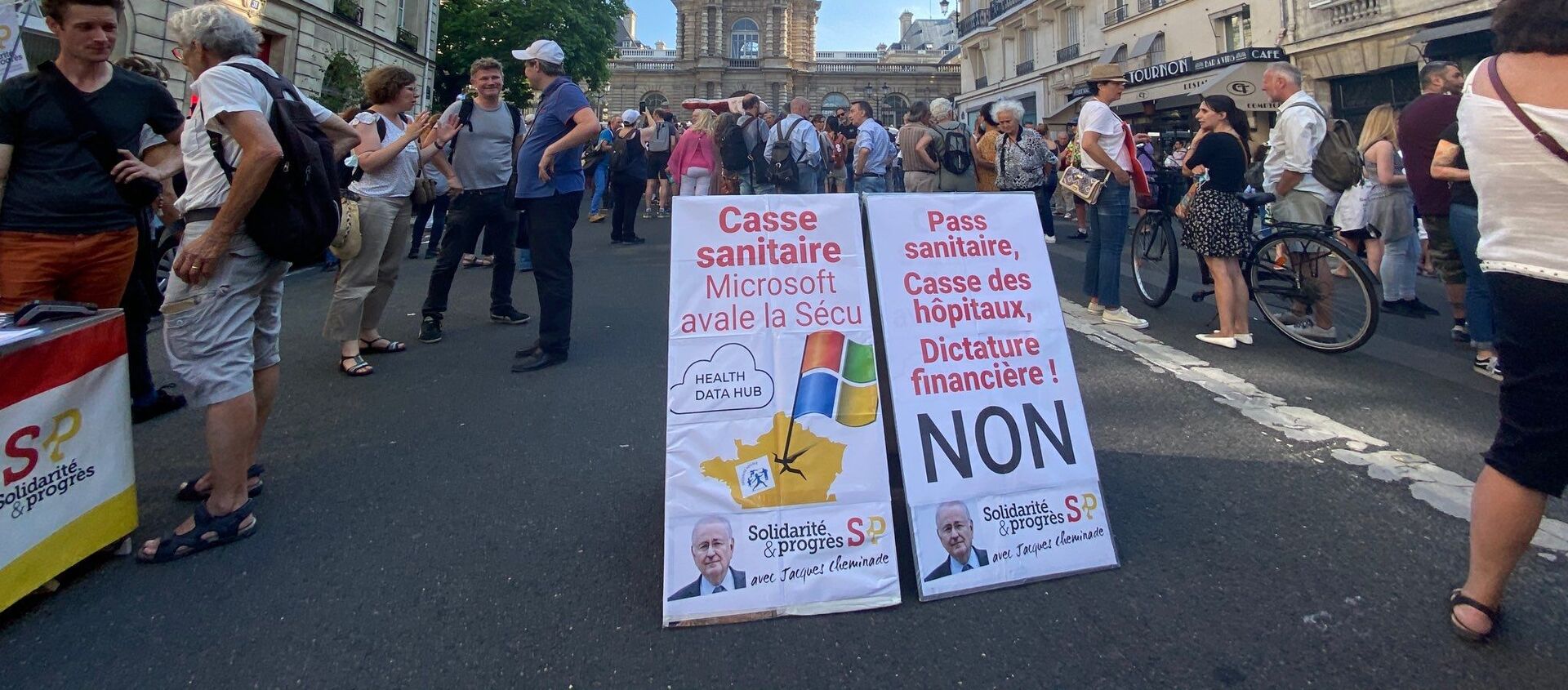 Manifestation contre l'extension du pass sanitaire à Paris, le 22 juillet 2021 - Sputnik Afrique, 1920, 26.07.2021