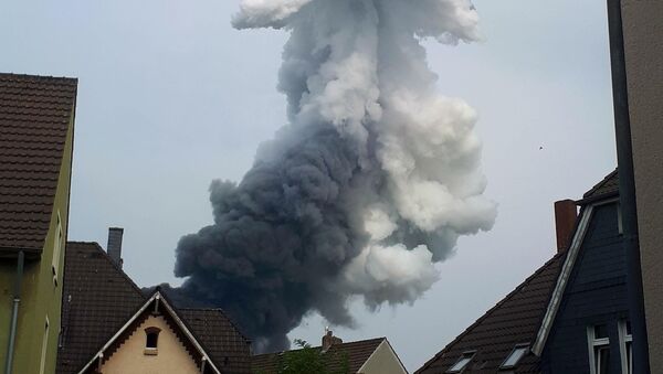 Une importante explosion a secoué le parc chimique Leverkusen situé dans l'ouest de l'Allemagne, le 27 juillet 2021 - Sputnik Afrique