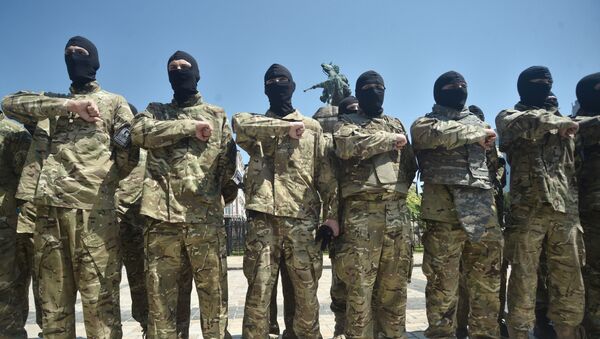 Des combattants du bataillon Azov avant leur départ au Donbass (archive photo) - Sputnik Afrique