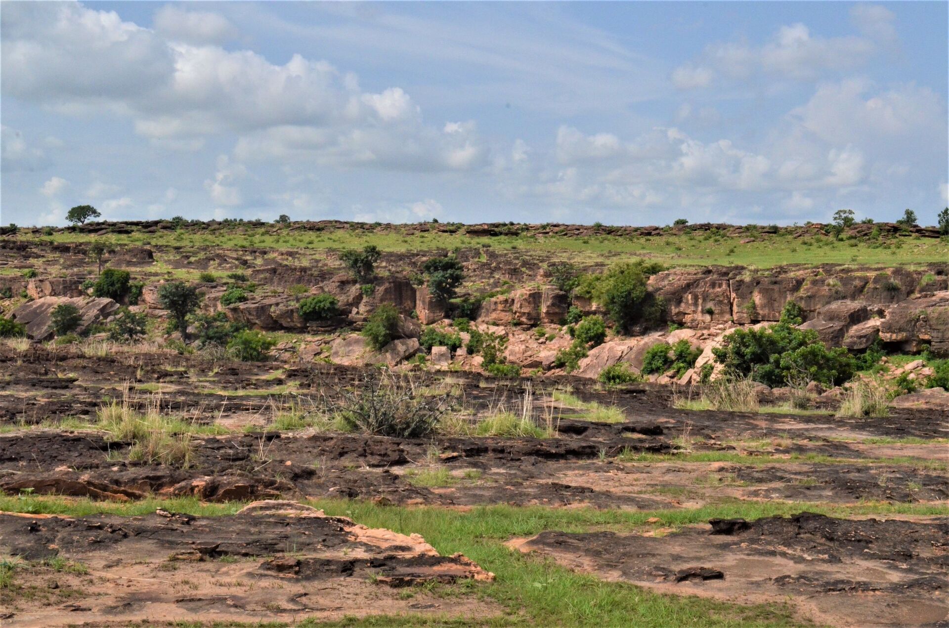 Vue de l'étendue du sol rocailleux autour des villages des monts Sidiki  - Sputnik Afrique, 1920, 21.09.2021