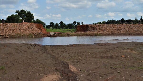 Un barrage destiné à alimenter en eau deux villages, Sidiki et Konkoagou, dans le nord du Togo, mais deux pluies torrentielles en sont venues à bout - Sputnik Afrique