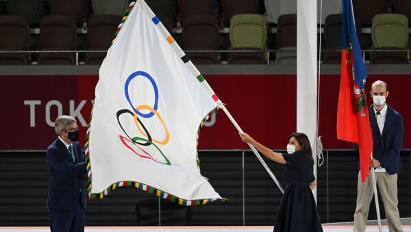 JO-2020: le drapeau olympique remis à la maire de Paris - Sputnik Afrique