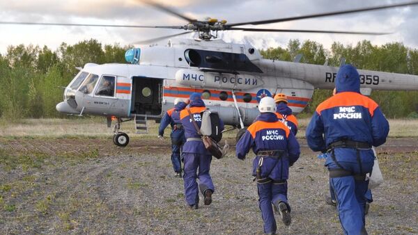Une équipe de secouristes du ministère russe des Situations d'urgence - Sputnik Afrique