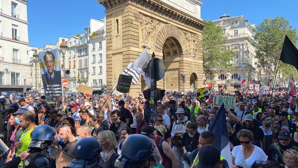 Manifestation contre le pass sanitaire à Paris, 14 août 2021 - Sputnik Afrique
