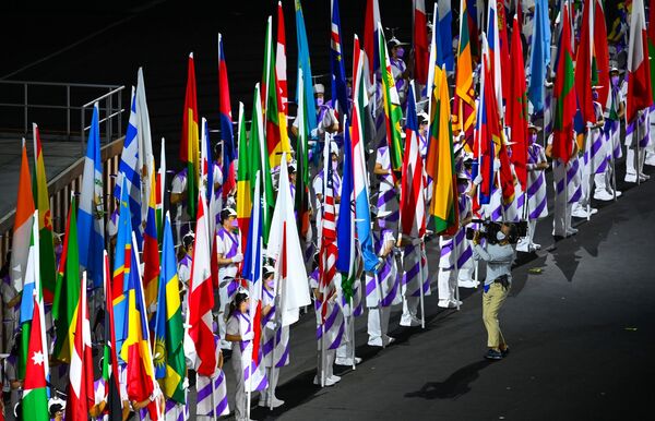Au cours de la cérémonie, a eu lieu le défilé traditionnel des athlètes, répartis en 163 équipes, dont celle des réfugiés. - Sputnik Afrique