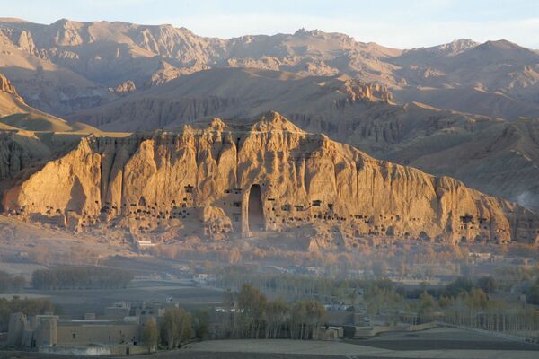 Certains Afghans sont adeptes de sectes soufies.Sur la photo: le site où les talibans* ont détruit les statues géantes de Bouddha dans la province de Bamiyan. - Sputnik Afrique