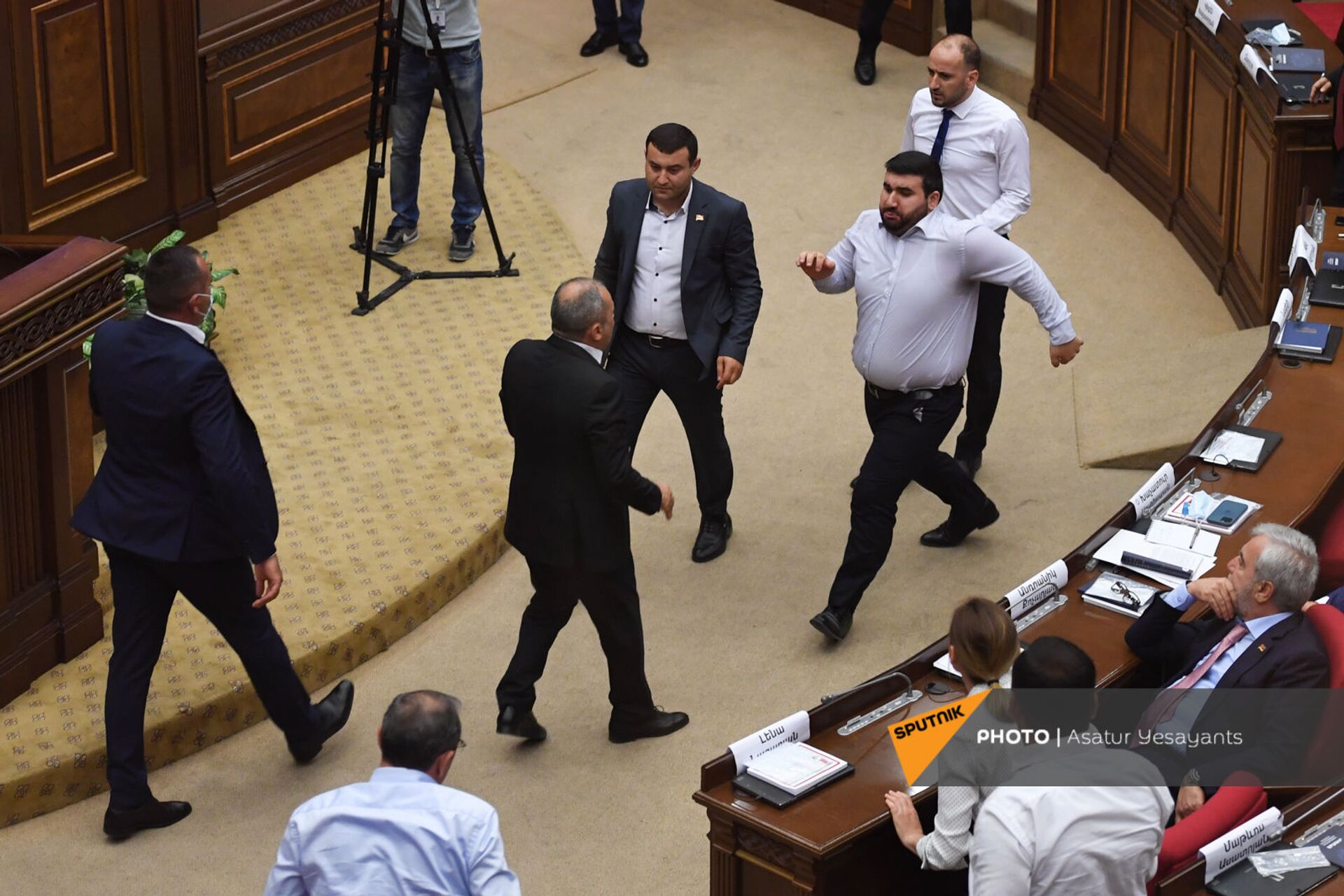Une bagarre au parlement arménien le 25 août 2021 - Sputnik Afrique, 1920, 21.09.2021