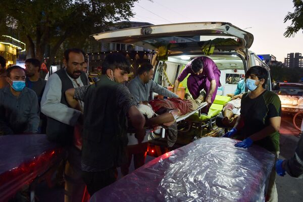 Plus tard, une autre série d’explosions s’est produite dans la ville. Selon les données préliminaires, un pick-up taliban* a explosé dans le centre-ville vers 21 heures. Un peu plus tard, la chaîne de télévision Al Jazeera a rapporté deux explosions à la périphérie de la capitale afghane. - Sputnik Afrique