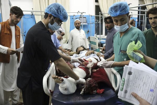 Sur les 103 personnes tuées dans les attentats près de l’aéroport de Kaboul, au moins 28 étaient des talibans*, a rapporté Reuters, citant un porte-parole des talibans*. Ces derniers ont fermement condamné les attaques et ont promis de traduire les responsables en justice. - Sputnik Afrique