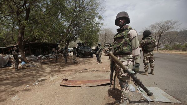 Soldats nigérians à un poste de contrôle - Sputnik Afrique