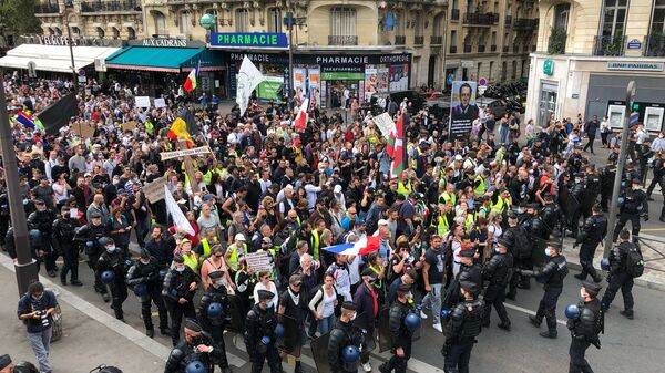 Septième week-end consécutif de mobilisation anti-pass sanitaire à Paris - Sputnik Afrique