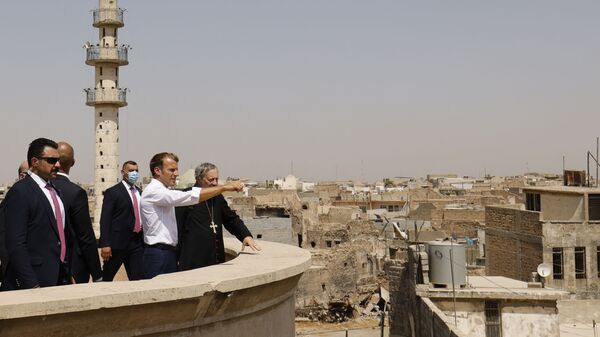  Emmanuel Macron en visite dans une église de Mossoul - Sputnik Afrique
