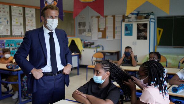 Emmanuel Macron dans une école à Marseille, le 2 septembre 2021 - Sputnik Afrique
