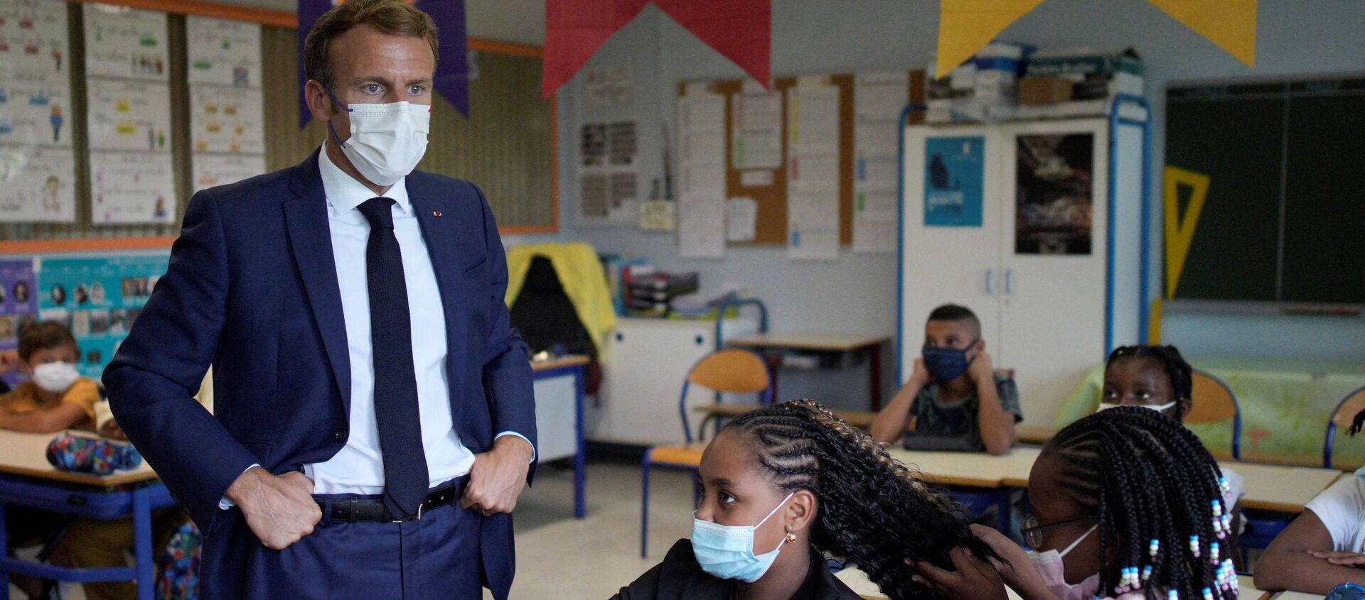 Emmanuel Macron dans une école à Marseille, le 2 septembre 2021 - Sputnik Afrique, 1920, 02.09.2021