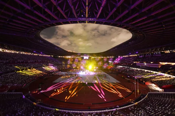 Président du Comité international paralympique, Andrew Parsons a déclaré la clôture des XVIes Jeux paralympiques d'été à Tokyo. La flamme des Jeux paralympiques de 2020 a été éteinte.  Sur la photo: cérémonie de clôture des Jeux paralympiques d'été à Tokyo. - Sputnik Afrique