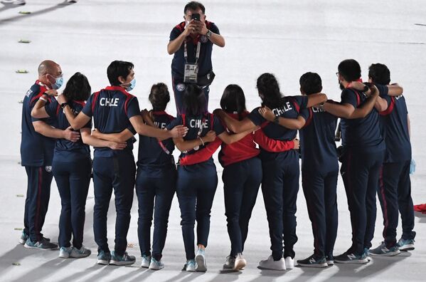 Des athlètes de l'équipe nationale chilienne au Stade national de Tokyo avant le début de la cérémonie de clôture des XVIes Jeux paralympiques d'été.  - Sputnik Afrique