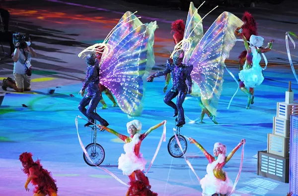 Au classement des médailles des Jeux paralympiques, la première place est détenue par l'équipe chinoise avec 96 médailles d'or, 60 d'argent et 51 de bronze. L'équipe nationale du Royaume-Uni (41-38-45) occupe la deuxième position. L'équipe des États-Unis s’est classée troisième (37-36-31). Sur la photo: représentation théâtrale lors de la cérémonie de clôture des XVIes Jeux paralympiques d'été à Tokyo. - Sputnik Afrique