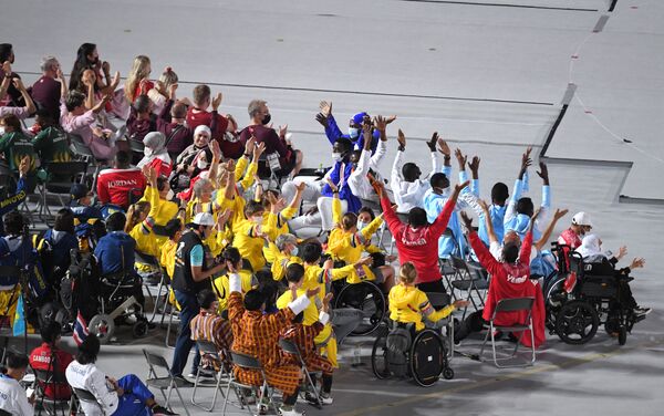 Athlètes au Stade national de Tokyo avant la cérémonie de clôture des XVIes Jeux paralympiques d'été. - Sputnik Afrique