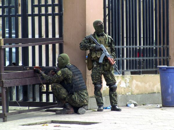 L'armée exhorte les habitants à rester chez eux. Sur la photo: commandos dans une rue de Conakry lors de la tentative de coup d'État. - Sputnik Afrique