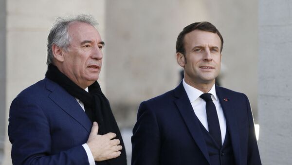 Le Président de la République Française Emmanuel Macron et le Haut-commissaire au Plan François Bayrou à Pau, janvier 2020 - Sputnik Afrique