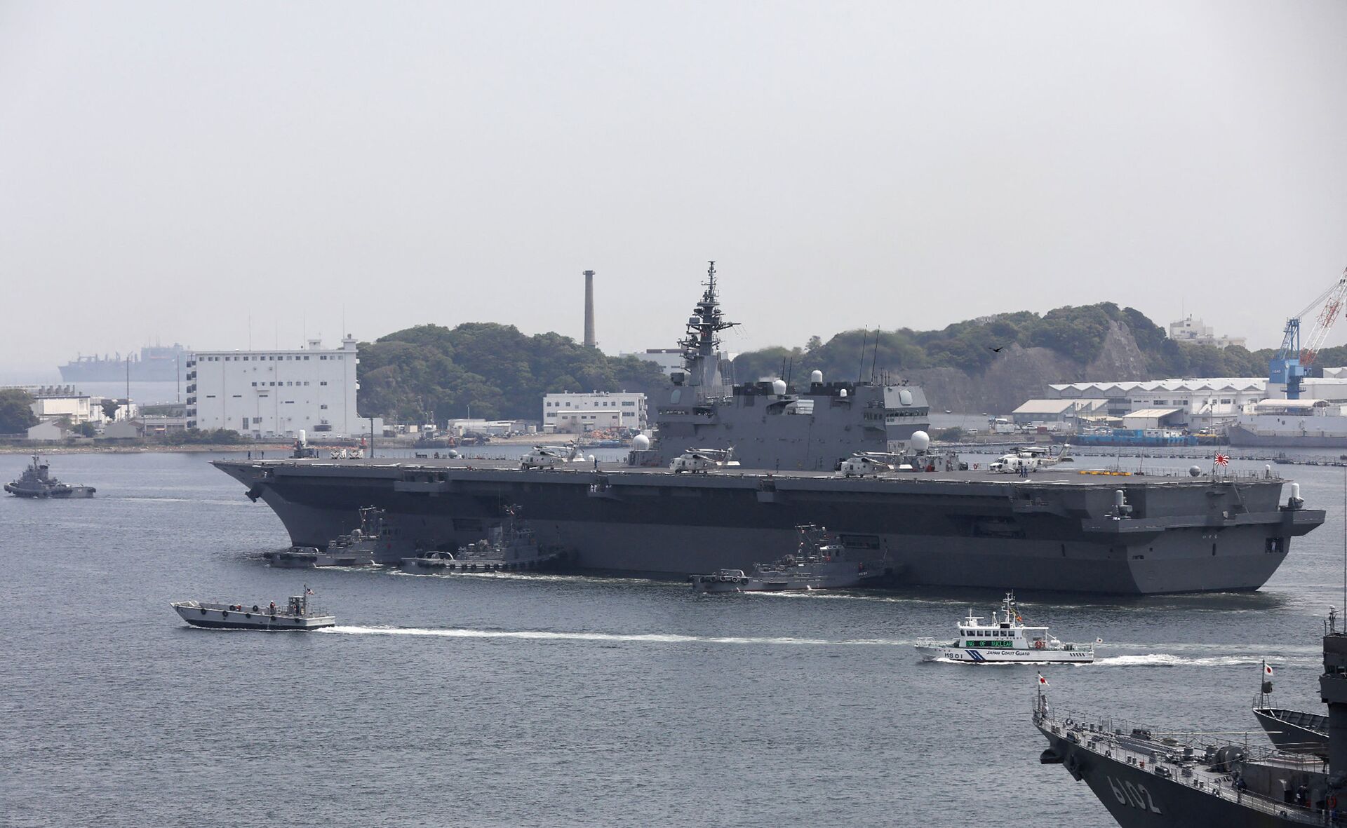 Long de 248 mètres et ses 27.000 tonnes de déplacement à pleine charge, l’Izumo est sans conteste le plus gros bâtiment de la flotte d’autodéfense japonaise, 4e marine du monde. - Sputnik Afrique, 1920, 21.09.2021