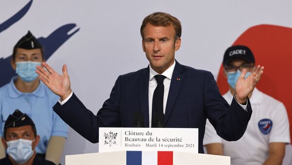La Président de la République française Emmanuel Macron prononce le discours de clôture du Beauvau de la sécurité à Roubaix, le 12 septembre 2021 - Sputnik Afrique
