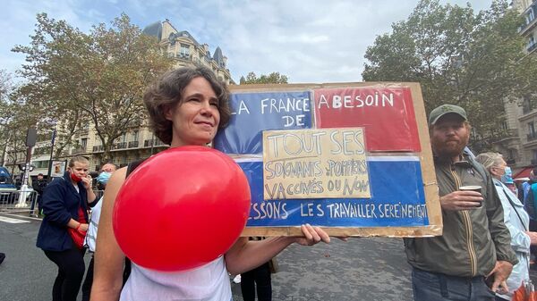Manifestation de soignants contre obligation vaccinale à Paris, le 14 septembre - Sputnik Afrique