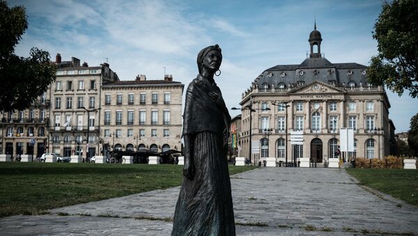 La statue de Modeste Teste créée par le sculpteur Caymitte Woodly ou Filipo, érigée à Bordeaux. Le 13 septembre 2021 - Sputnik Afrique