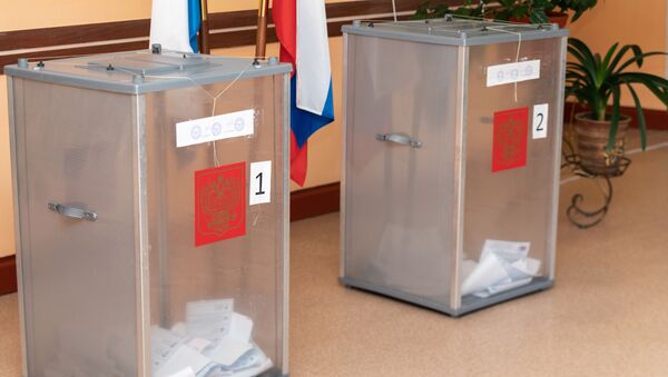 Dans un bureau de vote en Russie - Sputnik Afrique