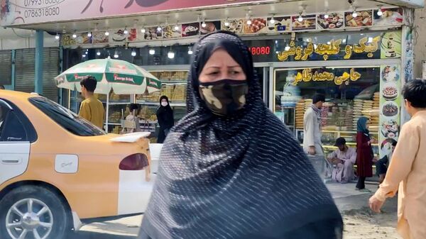 Une femme dans une des rues de Kaboul - Sputnik Afrique