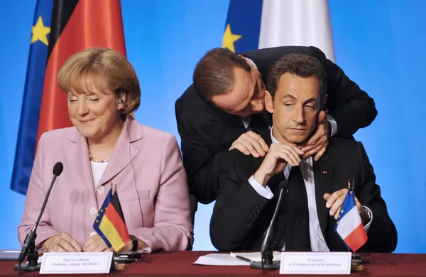 Le 16 janvier 2021, lors du congrès de la CDU, Armin Laschet, 59 ans, a été élu nouveau chef du parti.Sur la photo: la chancelière allemande Angela Merkel, le Président français Nicolas Sarkozy et le Premier ministre italien Silvio Berlusconi lors d'une réunion de travail à Paris, France, 2008. Le 16 janvier 2021, lors du congrès de la CDU, Armin Laschet, 59 ans, a été élu nouveau chef du parti.Sur la photo: la chancelière allemande Angela Merkel, le Président français Nicolas Sarkozy et le Premier ministre italien Silvio Berlusconi lors d'une réunion de travail à Paris, France, 2008. - Sputnik Afrique