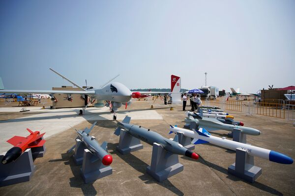 Par ailleurs, une nouvelle série d’appareils sans pilote appelée Feihong –hélicoptères sans pilote, lanceurs et drones furtifs– sera présentée pour la première fois au public. - Sputnik Afrique