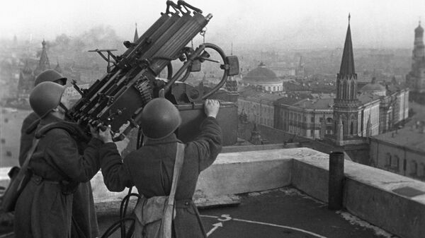 Советские зенитчики на крыше гостиницы Москва, 1941 год - Sputnik Afrique