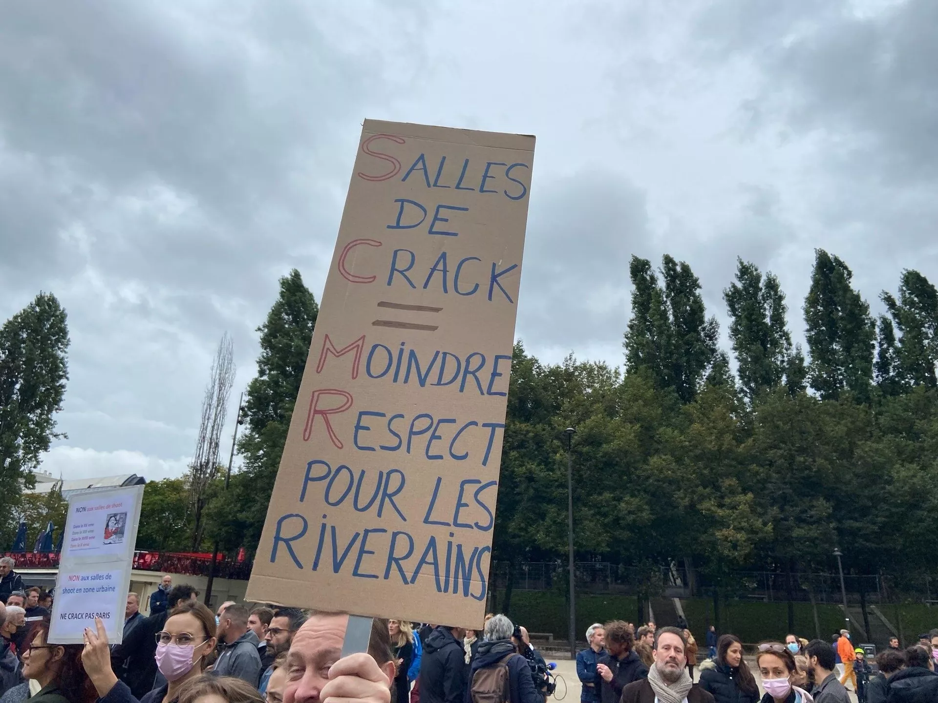 À Stalingrad (Paris), des habitants de divers quartiers se sont rassemblés pour la manif afin de dénoncer le problème de la consommation de crack dans la ville - Sputnik Afrique, 1920, 15.10.2021