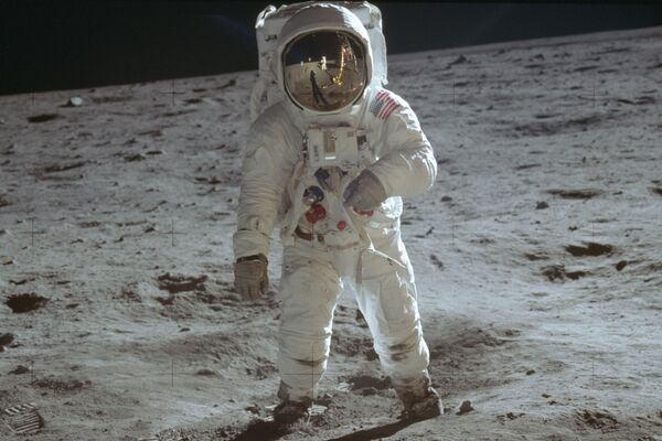 Le 20 juillet 1969, deux membres de la mission Apollo 11, Neil Armstrong et Buzz Aldrin (sur la photo), se posent sur la Lune et passent deux heures et demie sur la surface du satellite naturel de la Terre. - Sputnik Afrique