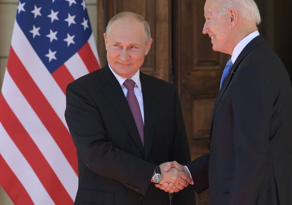 Le Président russe et son homologue américain Joe Biden lors d&#x27;une rencontre à la Villa La Grange à Genève, 16 juin 2021. - Sputnik Afrique