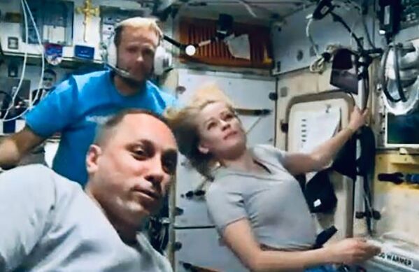 Malgré un emploi du temps chargé, le duo trouve le temps de parler avec les autres membres de l&#x27;équipage de l&#x27;ISS: ils ont rencontré des astronautes de la Nasa dans le segment américain. - Sputnik Afrique