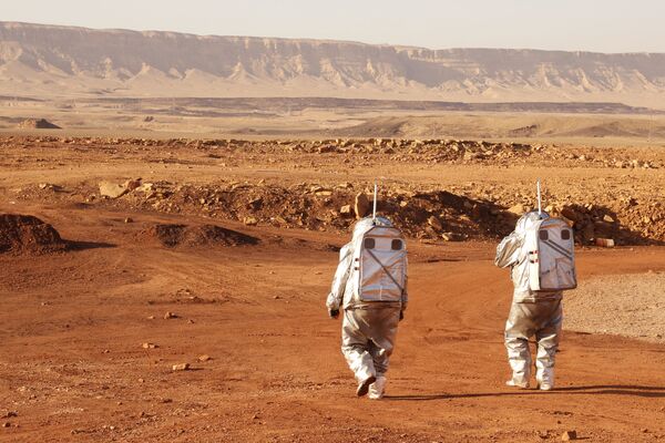 Des astronautes lors de la mission simulant les conditions de vie sur Mars dans le désert du Néguev, en Israël. - Sputnik Afrique