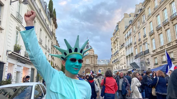 Manifestation devant le Sénat contre la vaccination obligatoire, 12 octobre 2021 - Sputnik Afrique