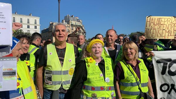 Manifestation des Gilets jaunes à Paris contre la politique sanitaire du gouvernement et la hausse des prix des carburants, 16 octobre 2021 - Sputnik Afrique
