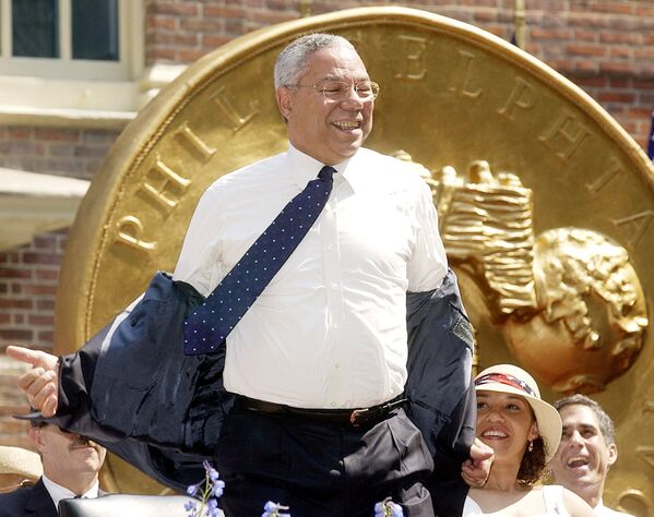Colin Powell a reçu de nombreuses distinctions nationales et étrangères, dont la plus haute distinction des États-Unis: la médaille d&#x27;or du Congrès. - Sputnik Afrique