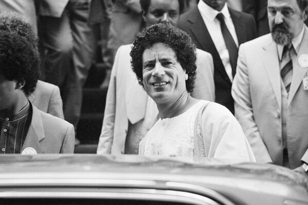 Mouammar Kadhafi a de fait dirigé la Libye de 1969 à 2011. Le monde entier se souvient de lui comme du créateur de la Jamahiriya libyenne, qui est devenue l&#x27;un des pays les plus prospères d&#x27;Afrique.Sur la photo: Mouammar Kadhafi lors du 19e sommet de l&#x27;Organisation de l&#x27;unité africaine à Addis-Abeba, 1983. - Sputnik Afrique