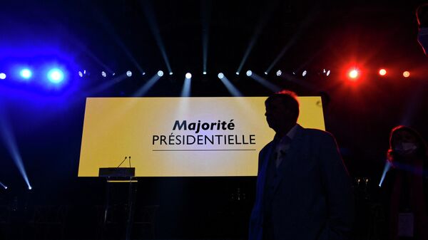 Une scène avec l'écran montrant Majorité présidentielle, lors du Campus 2021 organisé par LREM, le 2 octobre 2021 - Sputnik Afrique