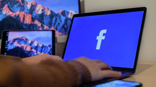 Facebook sur l'écran d'un laptop - Sputnik Afrique