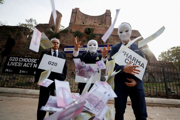 Des militants d’Oxfam, d’Amnesty International et d’Emergency lors d’un flash mob la veille du sommet du G20 à Rome. - Sputnik Afrique