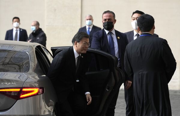 Le Président sud-coréen, Moon Jae-in, arrive au Vatican pour une rencontre avec le pape François. - Sputnik Afrique