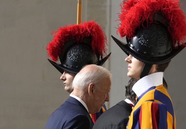 C’est le premier sommet du G20 pour Joe Biden. Le 29 octobre, il doit rencontrer le pape François, le Président français Emmanuel Macron, le Président italien Sergio Mattarella et le Premier ministre italien Mario Draghi. - Sputnik Afrique